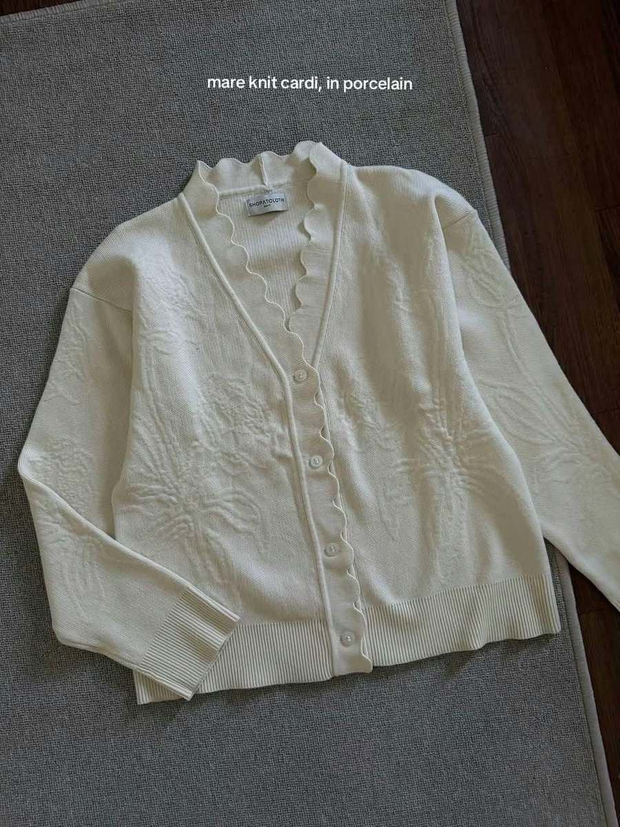 naadhiroh_'s tweet photo. PLEASE... LOOK AT THE DETAILS 😭
Siapa sangka knitwear bisa secantik ini, Detail rajut dan bordir bunganya bikin outfit jadi feminin, manis, dan super estetik. 🥺💖

https://t.co/A6PJHt8kXX
https://t.co/Y9t0hvMDeU
https://t.co/p8NTYMP0hp https://t.co/aH5e2kspt2