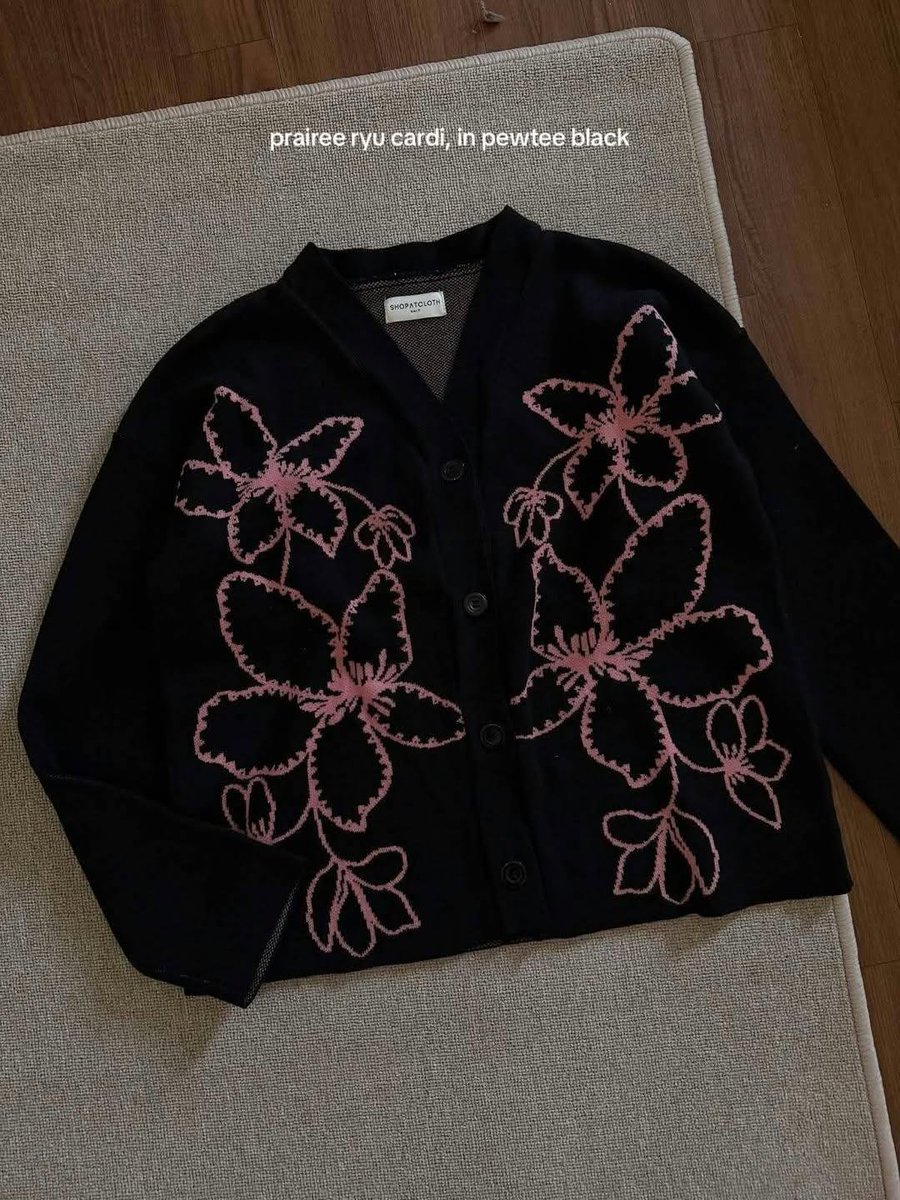 naadhiroh_'s tweet photo. PLEASE... LOOK AT THE DETAILS 😭
Siapa sangka knitwear bisa secantik ini, Detail rajut dan bordir bunganya bikin outfit jadi feminin, manis, dan super estetik. 🥺💖

https://t.co/A6PJHt8kXX
https://t.co/Y9t0hvMDeU
https://t.co/p8NTYMP0hp https://t.co/aH5e2kspt2