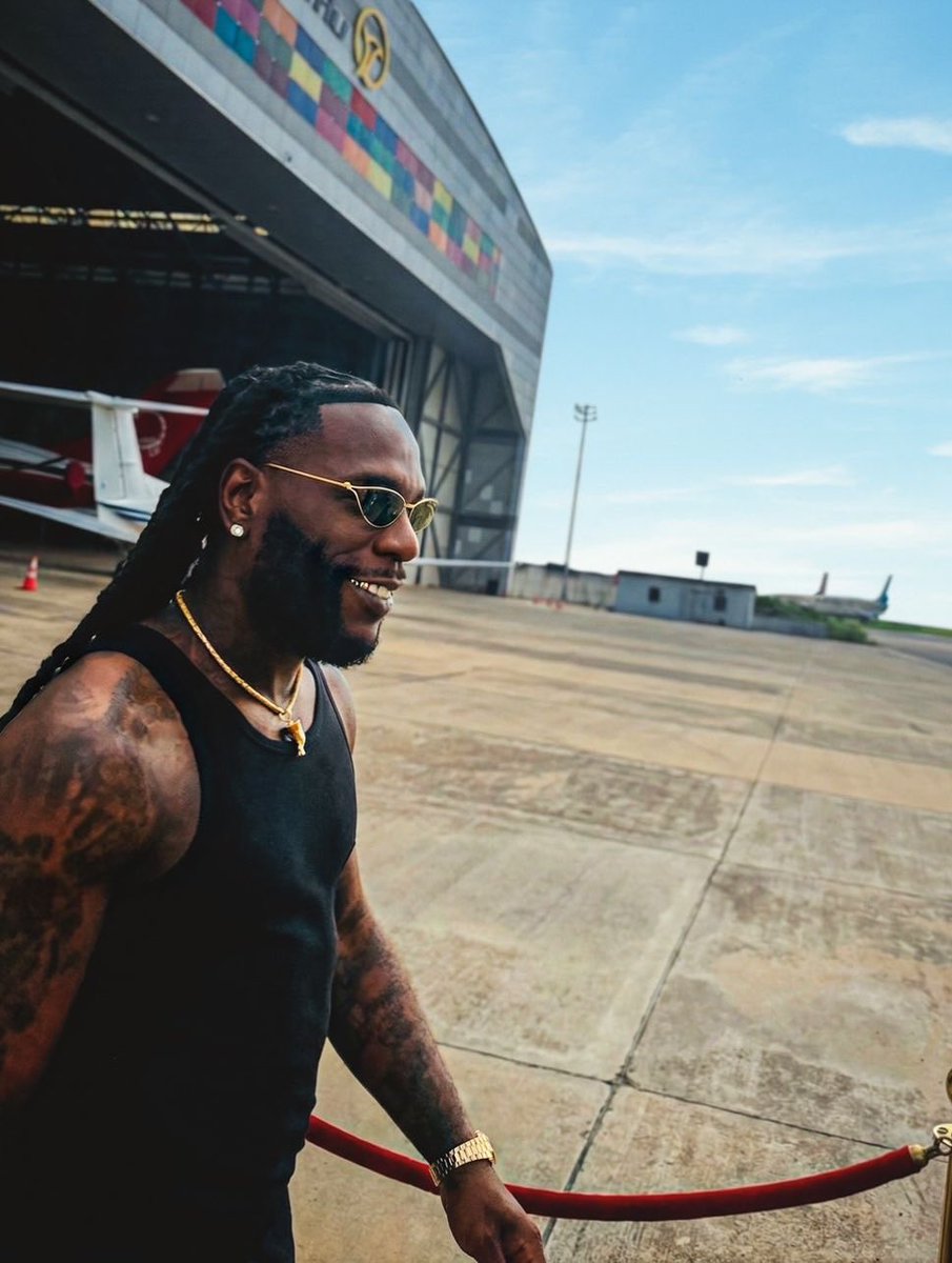 1BENNY7G's tweet photo. BURNA BOY HAS NOW SURPASSED 11 BILLION ORGANIC STREAMS ON SPOTIFY ACROSS ALL CREDITS AND 7.5 BILLION ORGANIC STREAMS AS A LEAD ARTIST. HE EXTENDS HIS RECORD AS THE MOST STREAMED AFRICAN ARTIST ON ALL PLATFORMS ACROSS LEAD CREDITS! 🐐 https://t.co/gN7qDT8no8