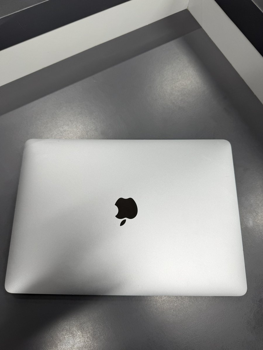 Mr_Deliveri's tweet photo. 13 inch MacBook Pro 8 gig ram 256 gb m2 chip @ GH 8 , 000 cedis 

Call or text : 0551386028 
Location : east legon ( eco bank / Okponglo ) 

#ibuy #isell #macbook https://t.co/GhoIaBGXRH