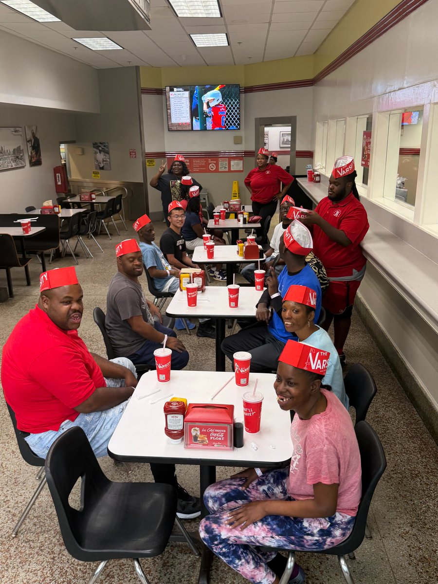 montgcitypandr's tweet photo. TRC had a blast at the Sloomoo Institute in Atlanta! 🎉 Afterward they hit Varsity for some good eats. And those hats… absolutely adorable! ❤️✨

#TheVarsity #SlooMooInstitute https://t.co/GrVweb2sDM