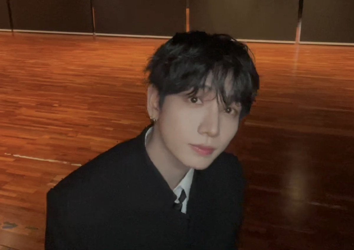 stanningyou904's tweet photo. 재현이 진짜 작정하고 노래 부르려고 왔나봐 노래 부르는 것마다 다 미쳤는데 https://t.co/Gq1RczuneG