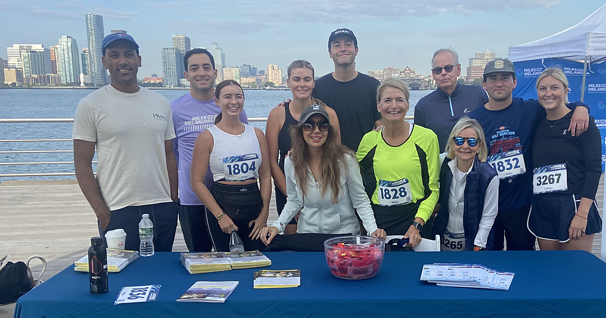 IovanceBio's tweet photo. Team Iovance at last year's New York Miles for Melanoma. 💚💙

The @CureMelanoma 5K returns to Pier 84 on Sept 19, and we'll be back on the course!

Register: https://t.co/U58QzaQEVj

#MilesForMelanoma #NewYorkNewYork #melanomaresearchfoundation https://t.co/42Fnqlyzc6
