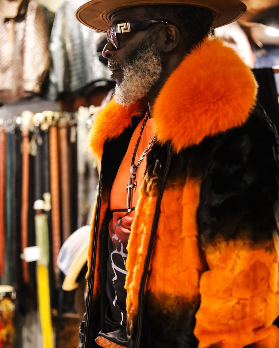 DudesBoutique's tweet photo. We got the FLYEST customers in Philly 💯
Kashani Black/ Orange Diamond Cut Mink Fox Collar Fur Coat
#Dudesboutique #Kashani #Mink #Furcoat https://t.co/H6t6M3tjWR