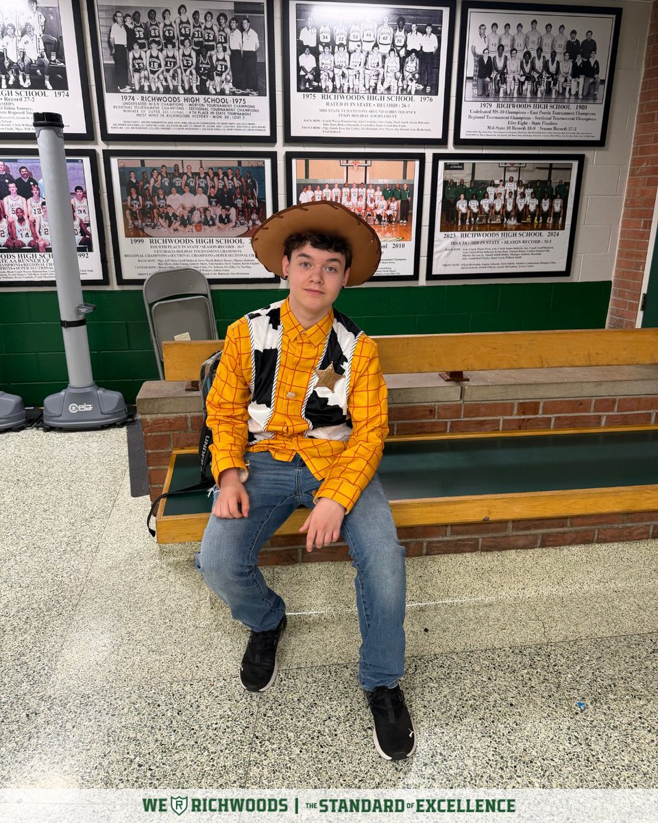 Richwoods_HS's tweet photo. It was Western Day at The Castle!

#weRrichwoods | #TheStandardOfExcellence https://t.co/cOh6dhH37H