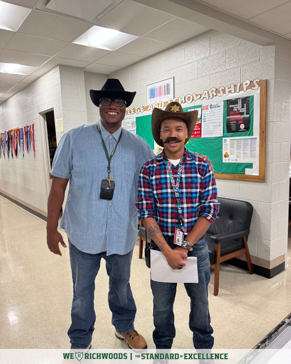 Richwoods_HS's tweet photo. It was Western Day at The Castle!

#weRrichwoods | #TheStandardOfExcellence https://t.co/cOh6dhH37H