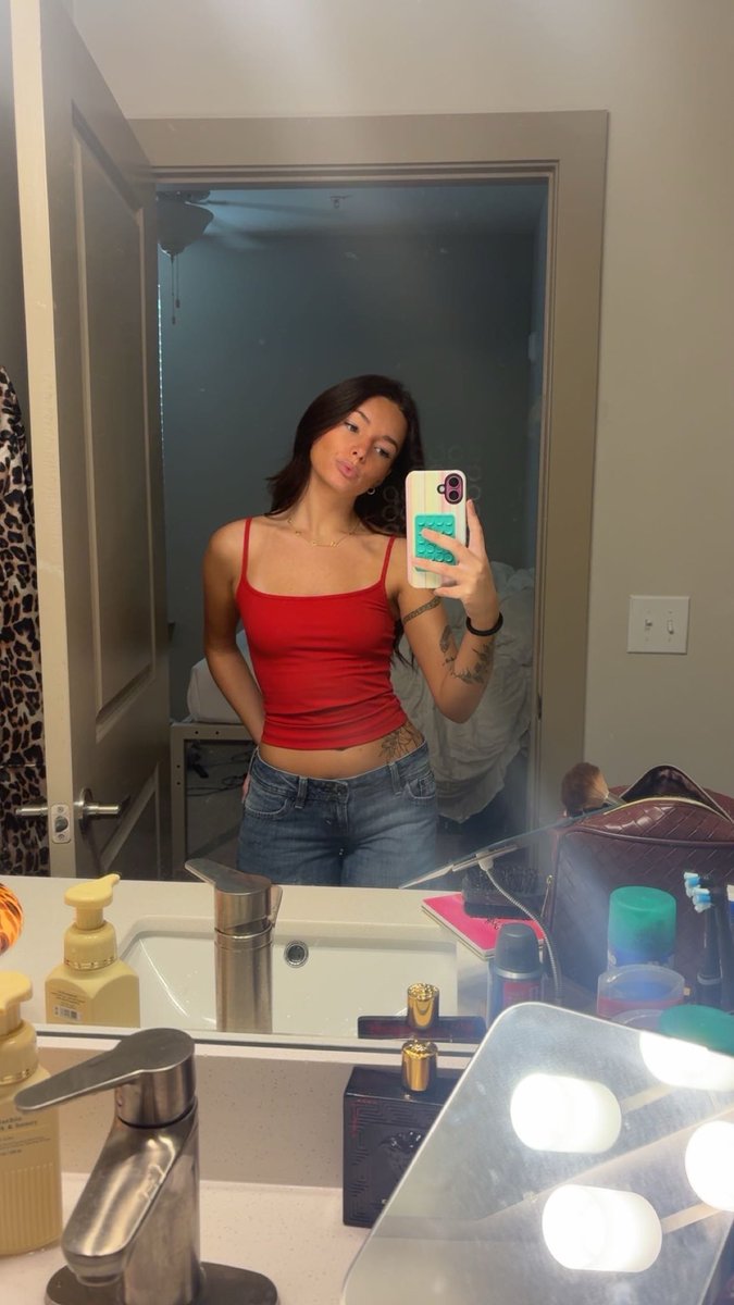 lilligoddesss's tweet photo. be a good boy and dm me❤️ https://t.co/xNVVtahAtt