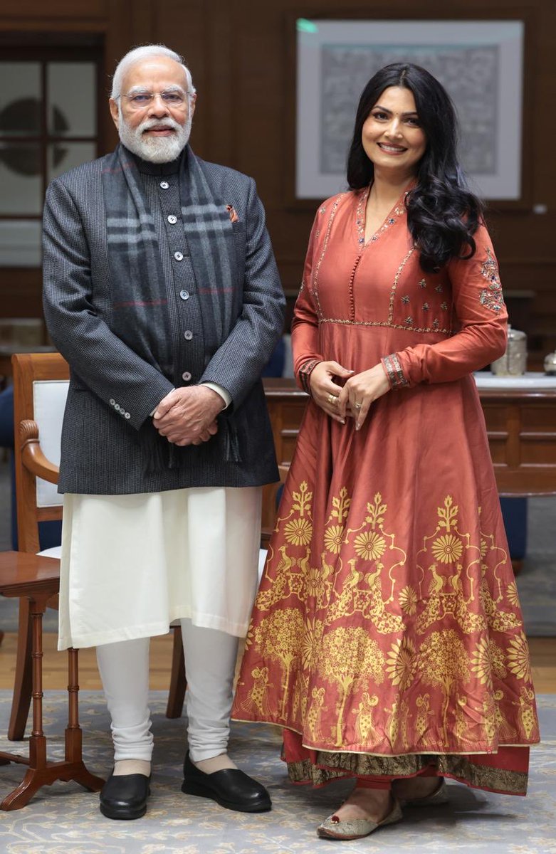 chitraaum's tweet photo. सुदिनं तव जन्मदिनम्
भवतु मङ्गलं जन्मदिनम्॥

चिरंजीव भव कीर्तिवर्धनम्
चिरंजीव भव पुण्यवर्धनम्॥

विजयी भव सर्वत्र सर्वदा
जगति भवतु तव यशोगानम्॥

दुनिया के सबसे लोकप्रिय नेताओं में शामिल प्रधानमंत्री @narendramodi जी को जन्मदिन की हार्दिक शुभकामनाएँ💐🙏🏻

राष्ट्र की प्रगति और जनकल्याण के प्रति आपका समर्पण देश को निरंतर नई दिशा और गति देता रहे. ईश्वर आपको उत्तम स्वास्थ्य, दीर्घायु जीवन और राष्ट्रसेवा के लिए असीम ऊर्जा प्रदान करें. 

आपकी कर्मयात्रा सदैव यशस्वी और राष्ट्रहित को समर्पित रहे 🙏🏻🇮🇳 भोलेनाथ का आशीर्वाद हर पथ पर आपको सफलता दे…