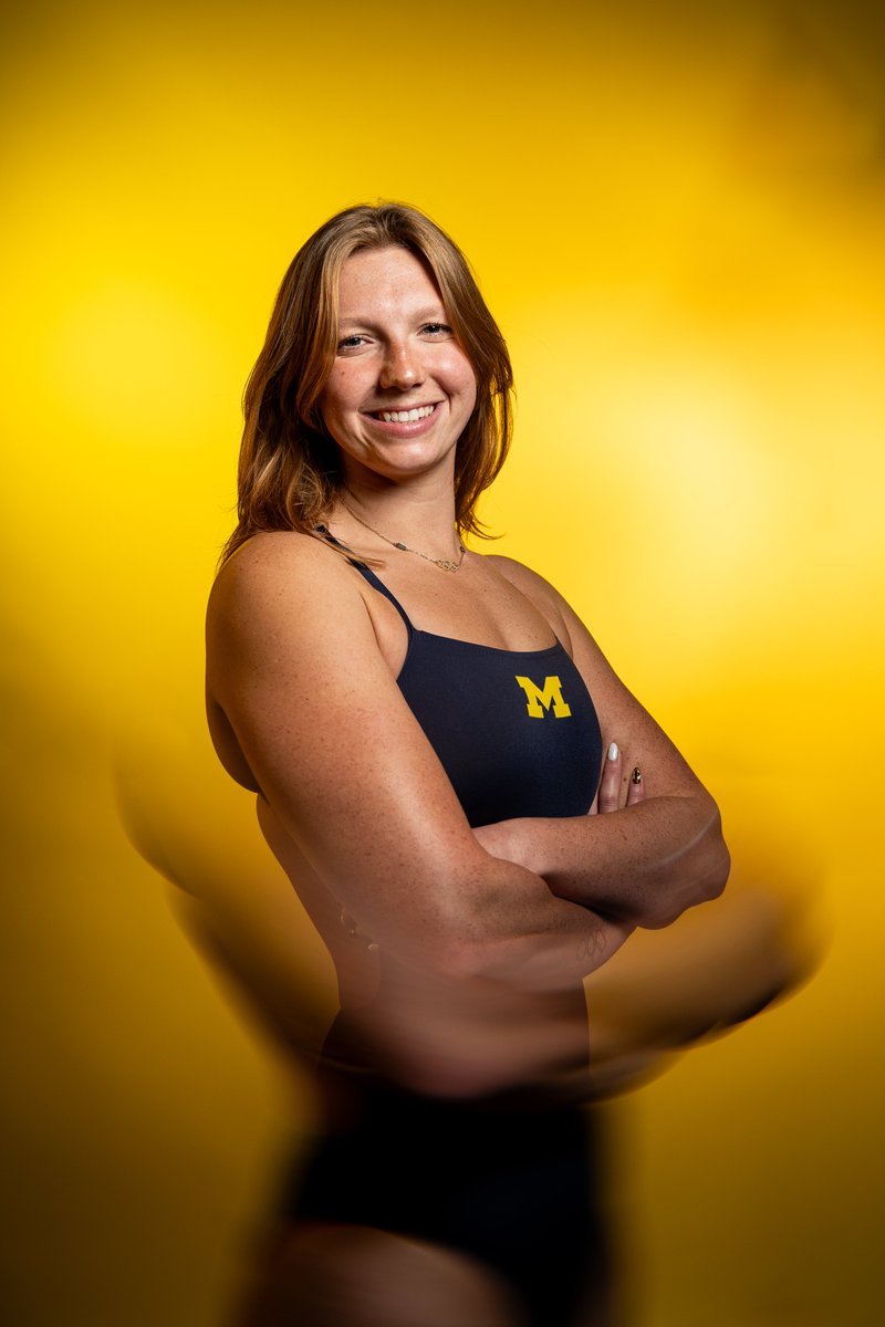 umichswimdive's tweet photo. Birthday girl Stephanie! 🎂✨

#GoBlue https://t.co/694HUoGPtg