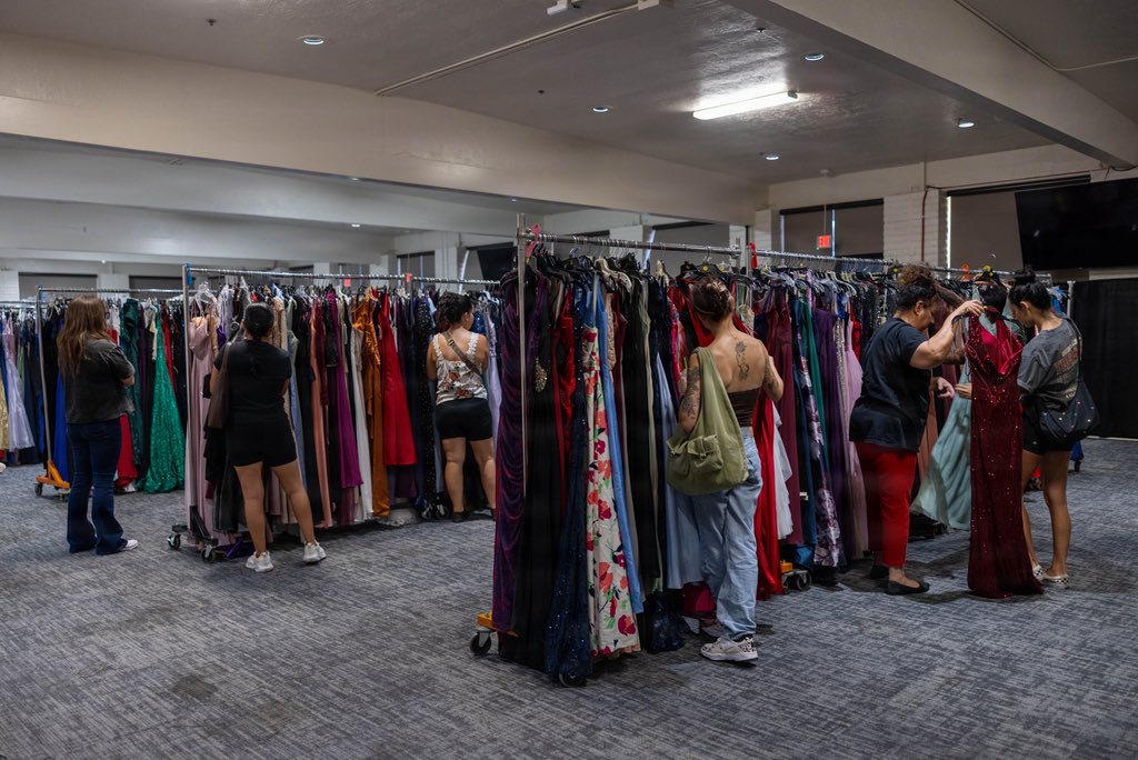 MCIWPendletonCA's tweet photo. Military spouses select dresses during the 17th annual Marine Corps Ball Gown Giveaway, hosted by volunteers in coordination with the MCI West Chaplain’s Office, providing free dresses, shoes, accessories and alterations for the Marine Corps Birthday Ball. https://t.co/2p3jtlulm0