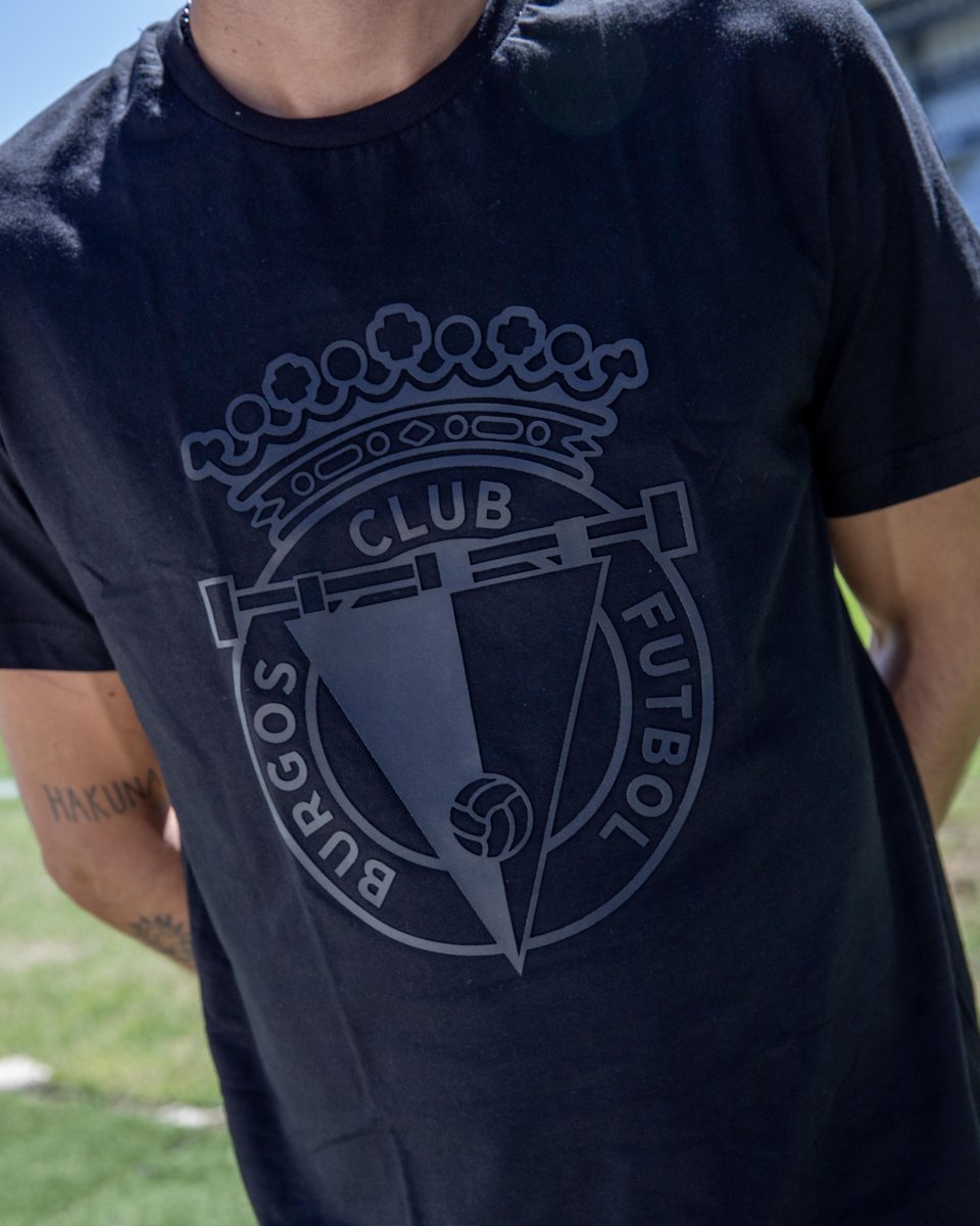 Burgos_CF's tweet photo. Nuevo look para los días de paseo. 😎

Ya disponibles en nuestra tiendas físicas y online. 🛍️
https://t.co/zPItavV9ZO

#LatidoBlanquinegro https://t.co/eieg2Dyd6C