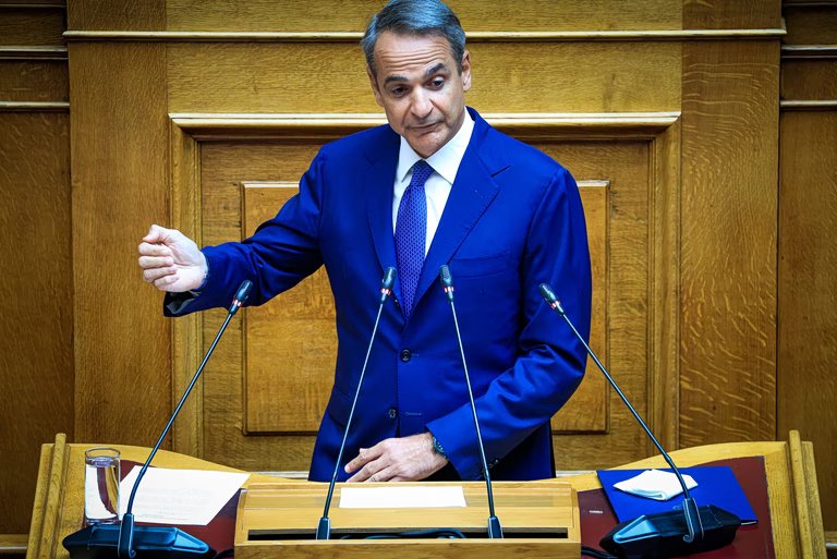 PipinelakiA's tweet photo. Μας απείλησε ότι αν δεν θα έχει αυτοδυναμία, θα έχουμε ακυβερνησία, θα έχουμε χάος, θα κάνουν ντου οι Τούρκοι, τώρα μας λέει ότι θα έχουμε Κ��Ι χρεοκοπία!
Παρά την "εκπληκτική ανάπτυξη" της χώρας στην 7ετία του!
#νδ_εγκληματική_κυβέρνηση #Βουλή https://t.co/wmFaW0Wd2T