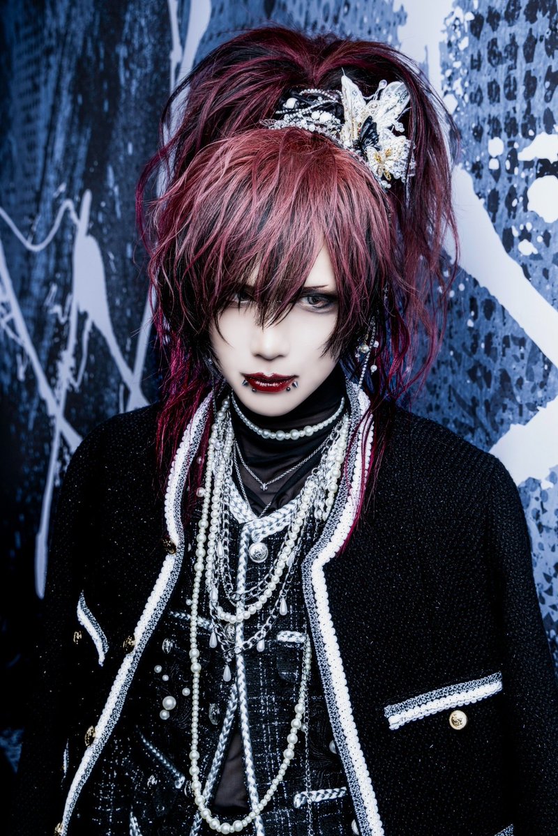 KaYoInOuE's tweet photo. Royz 新アー写にて、昴さん&amp;杙凪さんのヘアメイク、智也さんのヘアを担当させていただきました🙏🏻✨
本日の日本武道館では昴さんのヘアメイクを担当させていただきました💄😌🙏🏻
今日という素敵な日に携われて感謝です💄✨
ありがとうございました！！

#Royz
#昴 #杙凪 #公大 #智也
#Royz日本武道館 https://t.co/GeKAy2xqGR