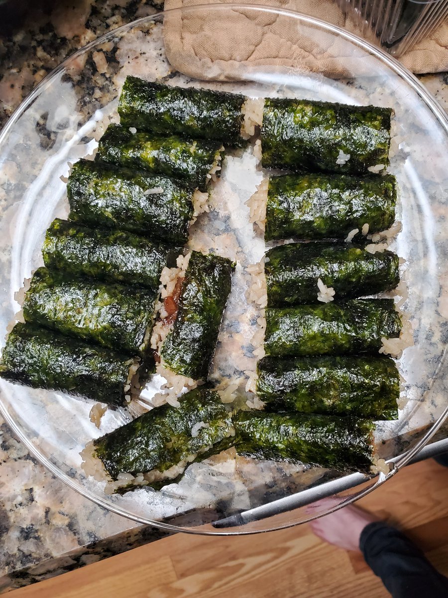 dabgodspoon's tweet photo. Made some #cannedeel #sushi the other day....... I think it came out amazingly. Not bad for a #firsttry. https://t.co/5fys1N3Hxx