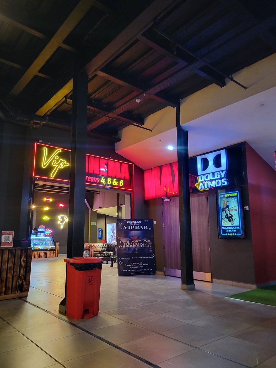 huro_cnd's tweet photo. Solo movie night innit. Ama ningejipata nimenunua mzinga for nothing😅 https://t.co/WvTKLYeKQX