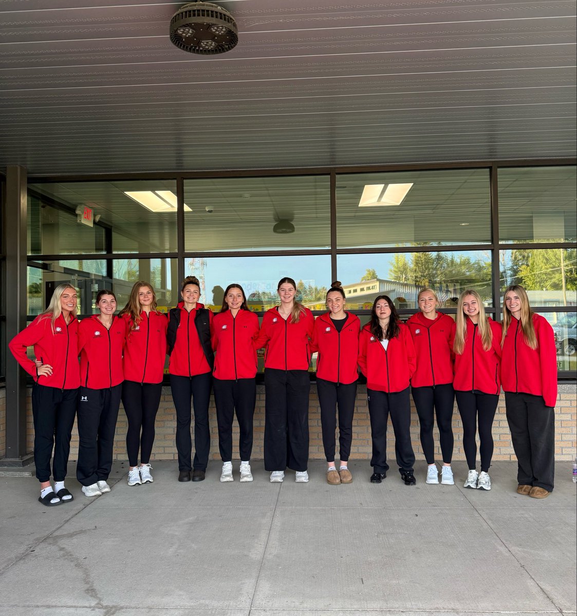 MSUBeaversWBB's tweet photo. We had the opportunity to greet students at Edison Elementary this morning as they showed up for school! & We handed out tickets for them to be able to attend the Homecoming football game this Saturday! Thank you for having us!
#BeavsOffCampus #HomecomingWeek ๐ฆซ @MSUBeaversFB ๐๐ผ https://t.co/2t5PcbS4pe