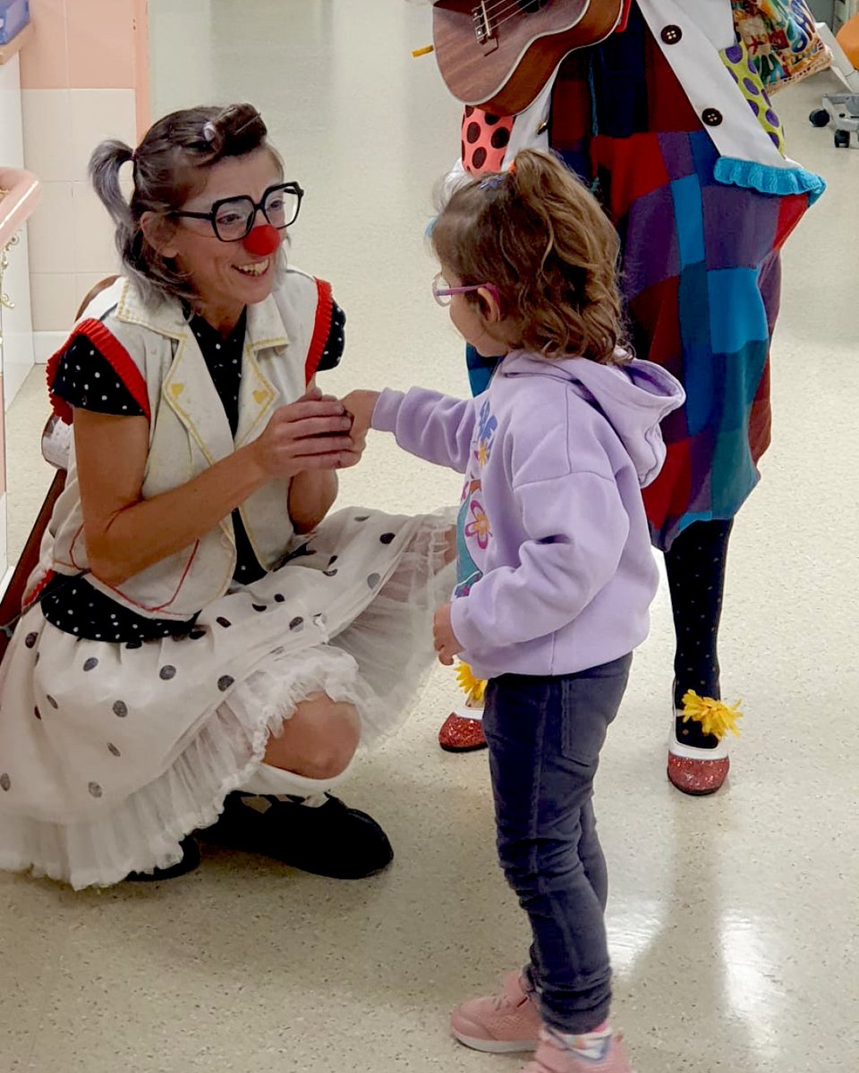 payasospital's tweet photo. ¿Conoces nuestros clowns?

Soy Ana Bólica, la enfermera más supersónica. Me flipan las cosas risotónicas y soy algo trambólica.

Enfermera Ana Bólica - Ainoa Roig

Más payasos y payasas en nuestra galería:
https://t.co/QLvKpze1GB https://t.co/xuxNecyW5m