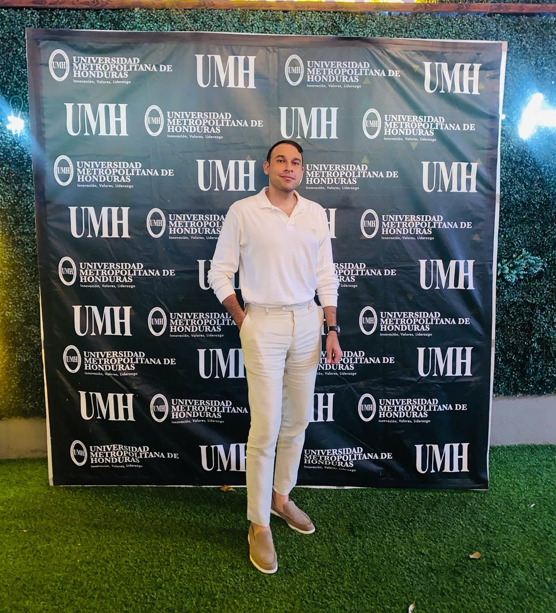 teca_grupo's tweet photo. Agradecemos a la @UMHHonduras por la cordial invitación a su evento conmemorativo del Día del Maestro👨🏻‍🏫 

En Grupo TECA estamos muy contentos de desarrollar juntos nuestro Diplomado de Gestión Aduanera y Comercio Internacional.

#GrupoTECA #UMH #DíaDelMaestro #Educación #Honduras https://t.co/BEqrKso7B5