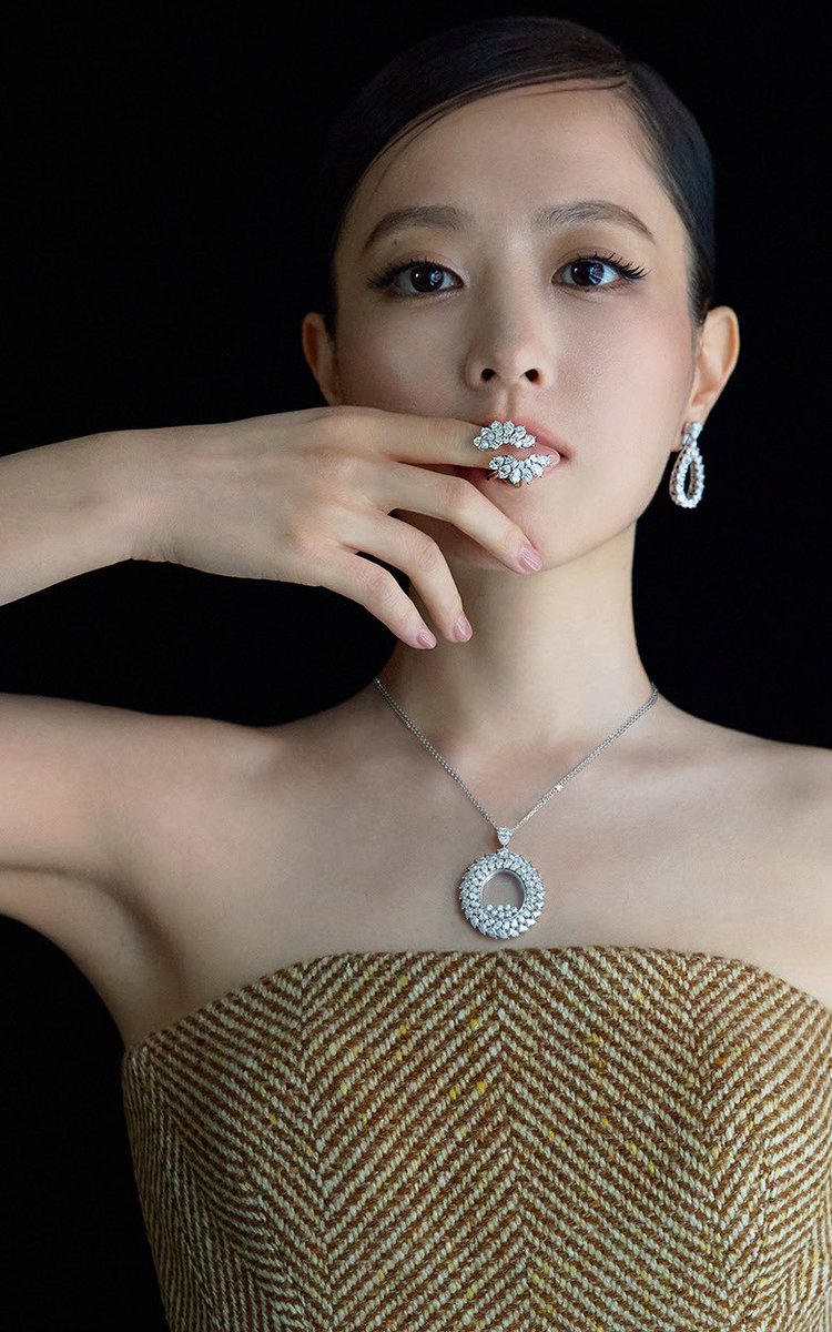 parkiminji's tweet photo. Park Boyoung for W Korea https://t.co/aV3xbs5uWa