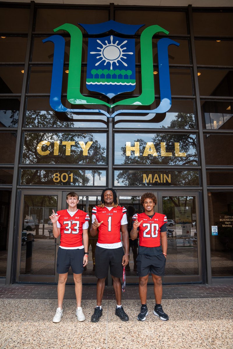 LamarFootball's tweet photo. Spreading the word in the 409.

#ALLIN | #PeckEmCards https://t.co/8EnTBU3249