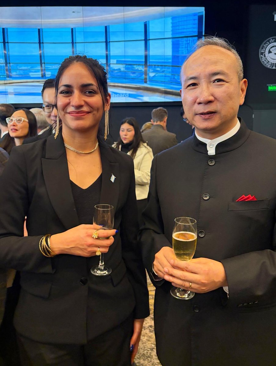 LMontenegrochdk's tweet photo. GRACIAS CHINA POR APOYAR LA CAUSA MALVINAS 🇦🇷 🇨🇳

Fui invitada por el Embajador de China, Sr. Wang Wei, y su esposa, a la celebración del 77° Aniversario de la Fundación de la República Popular China en la Bolsa de Cereales. Aproveché esta oportunidad para agradecerle su apoyo al reclamo Argentino por la soberanía de las Islas Malvinas.