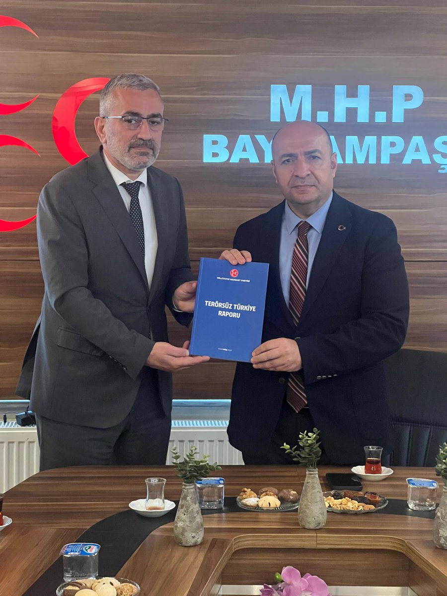 yesillibrahim's tweet photo. Bayrampaşa ilçe kaymakamımız Sayın Abdullah Çiftçi beyefendi ilçe Başkanlığııza iadeyi ziyarette bulunmuşlardır . Bu nazik ziyaretlerinden dolayı kendilerine teşekkürlerimizi arz ederim.￼￼￼ https://t.co/8G3KRHnpQx