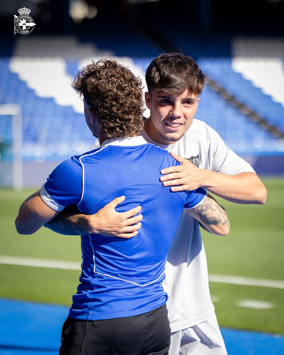 RCDeportivo's tweet photo. 🔵⚪ #ABANCARIAZOR tiene el placer de recibir hoy al @SevillaFC. Bienvenidos, ¡que alegría veros de nuevo por aquí! 🫂 https://t.co/7bloM0mrhB