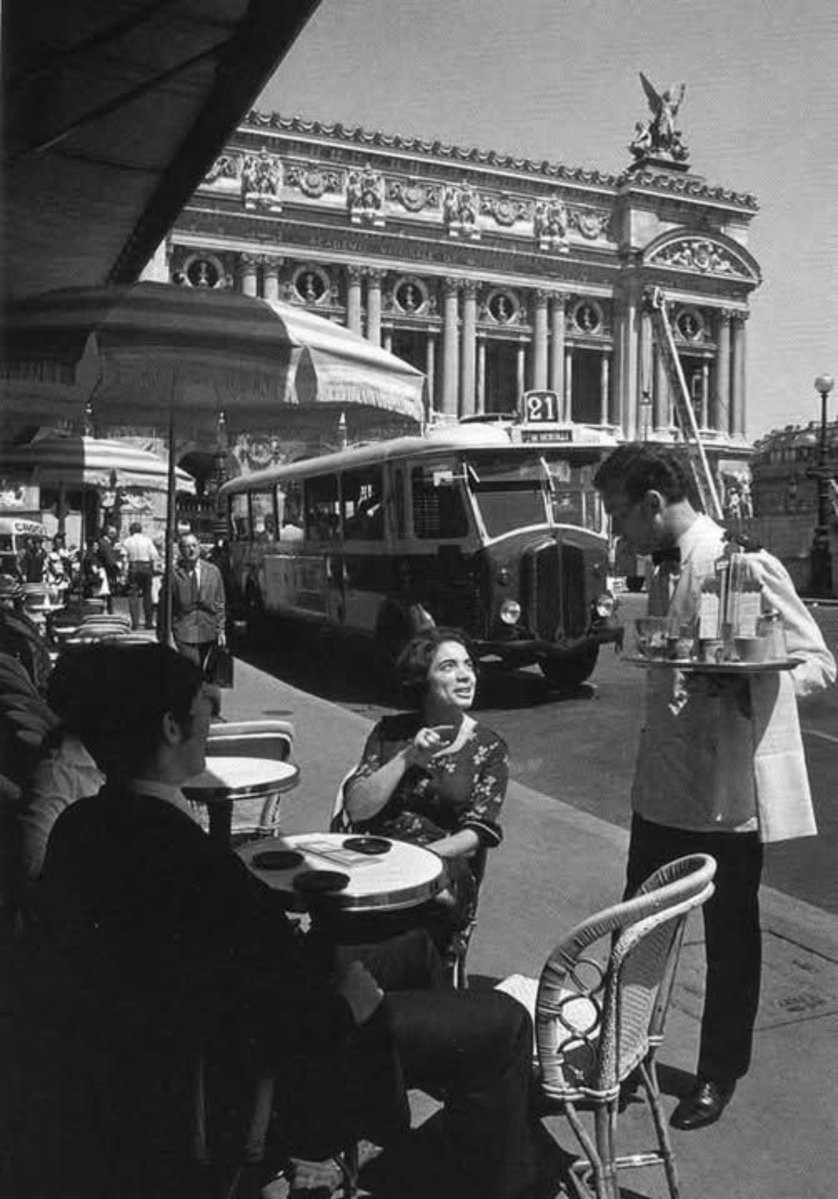 ParisAMDParis's tweet photo. Place de l'Opéra. 
c.1950. Paris https://t.co/zFoQkmazGY