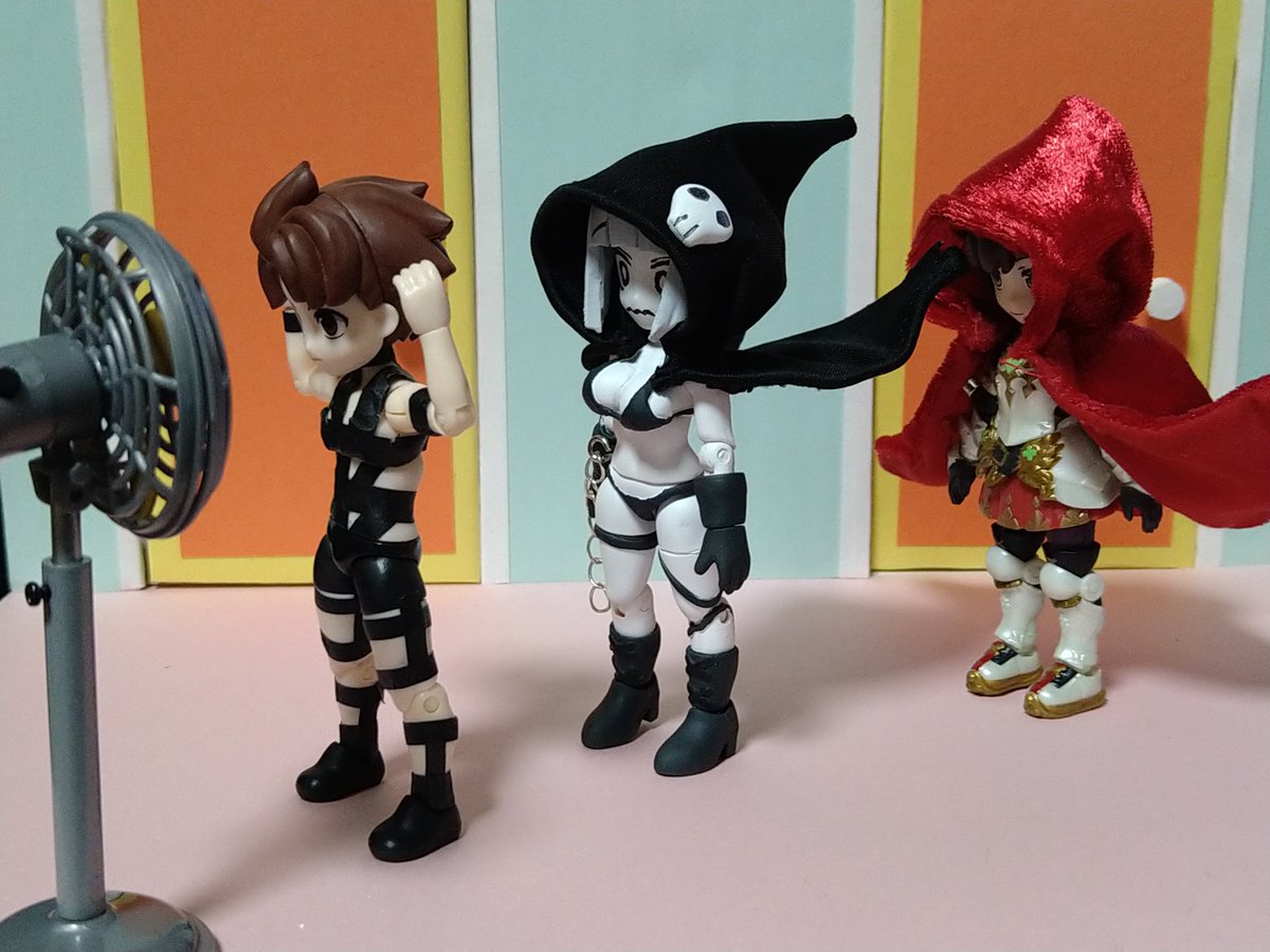 HolaiDolls's tweet photo. ちなノックちゃんのマントは過去に
いのう商店にて入手した赤マントを参考に見よう見まねで自作。針金を仕込んだのでなびかせたりすることもできます https://t.co/8O8pDau8gw