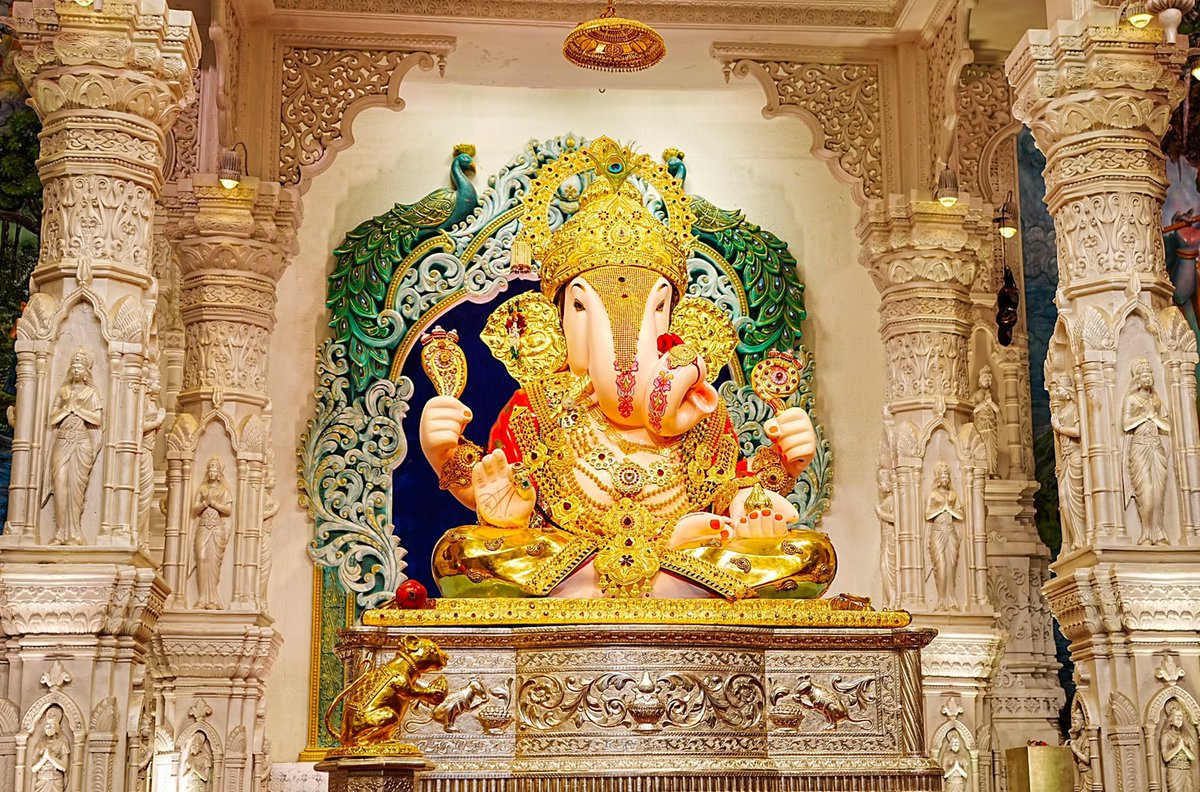 NitinNabin's tweet photo. पुणे के प्रसिद्ध श्रीमंत दगडूशेठ हलवाई गणपति मंडल द्वारा स्थापित भगवान श्री गणेश जी के दर्शन कर पूजा-अर्चना की।
बप्पा की कृपा सभी पर बनी रहे और देश नई ऊंचाइयों की ओर बढ़ता रहे।

गणपति बप्पा मोरया!

पुण्यातील प्रसिद्ध श्रीमंत दगडूशेठ हलवाई गणपती मंडळाने स्थापित केलेल्या भगवान श्री गणेशाचे दर्शन घेऊन मनोभावे पूजा केली.
बाप्पांची कृपादृष्टी सर्वांवर सदैव अशीच राहो आणि आपला देश यशाची नवनवीन शिखरे पादाक्रांत करत राहो, हीच प्रार्थना केली.

गणपती बाप्पा मोरया!