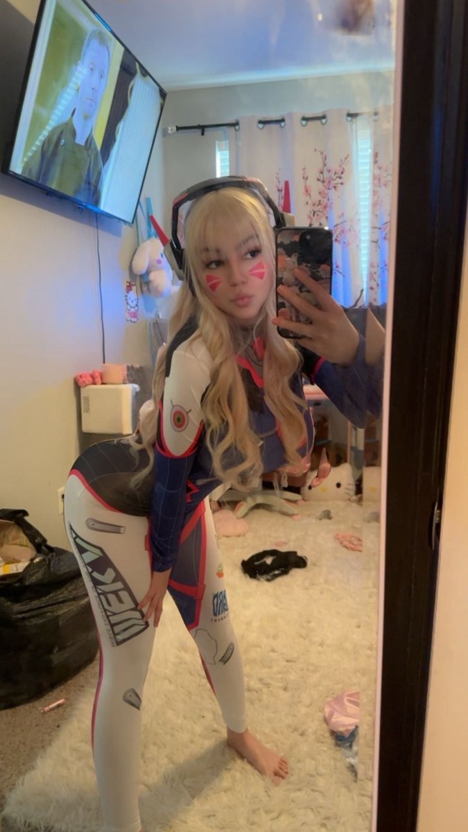 chewymelonspicy's tweet photo. who wants a cosplay gf? https://t.co/smT9KnzpnM