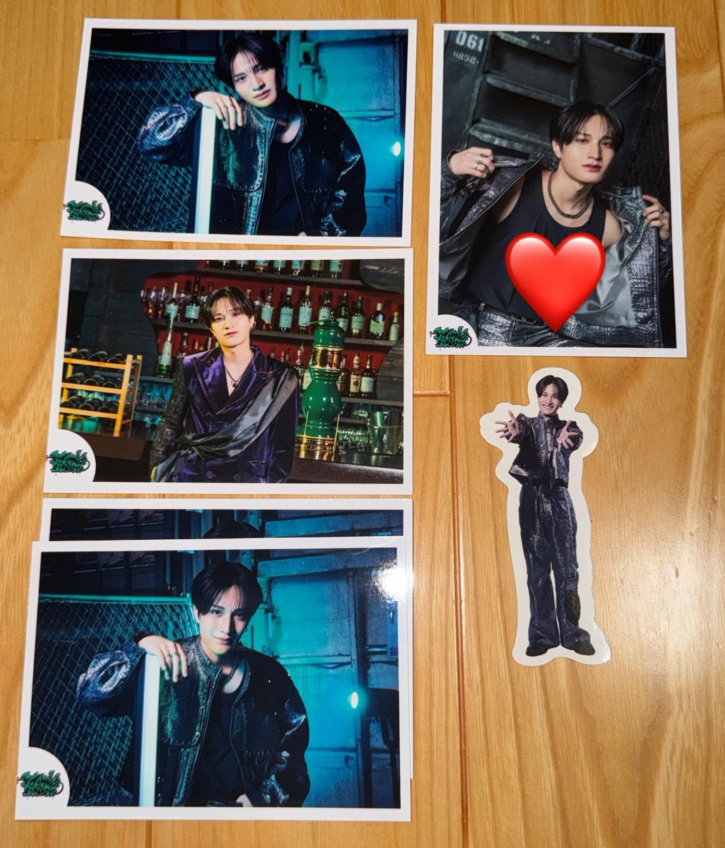 2l0l72's tweet photo. セブセン ブロマイド チェキ ステッカー
ほぼワンマンだけど欲しい方いますか😭まとめで貰ってくれる方安くします😭
ゆうとサイン付きてん裏コメ付きあり https://t.co/HHqkrujhPh