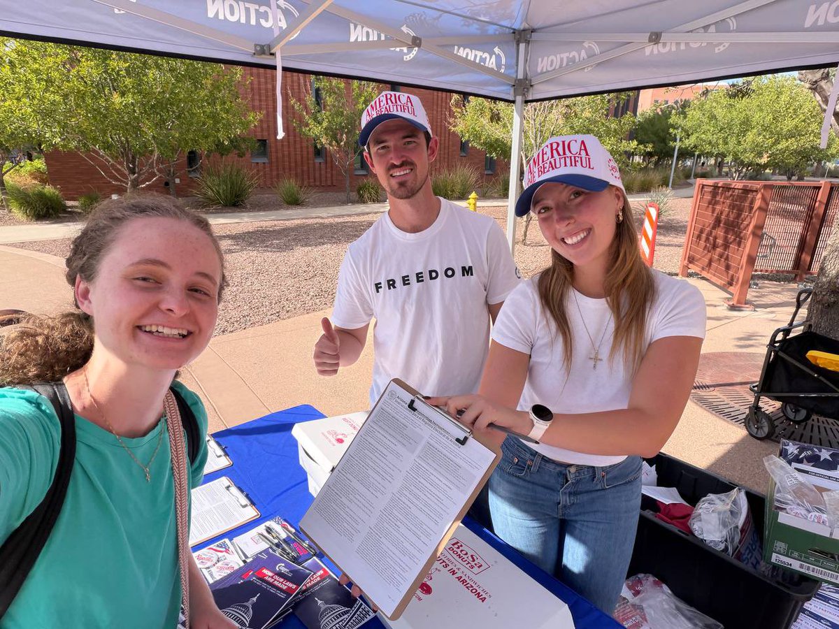 Rileigh_Simon's tweet photo. Yesterday was National Voter Registration Day! 🇺🇸

@MayaENewman and I tabled outside of ASU and had the opportunity to connect with new Arizona voters.

+13 🔴 Republicans registered! @TPAction https://t.co/HOLFjDoKe2