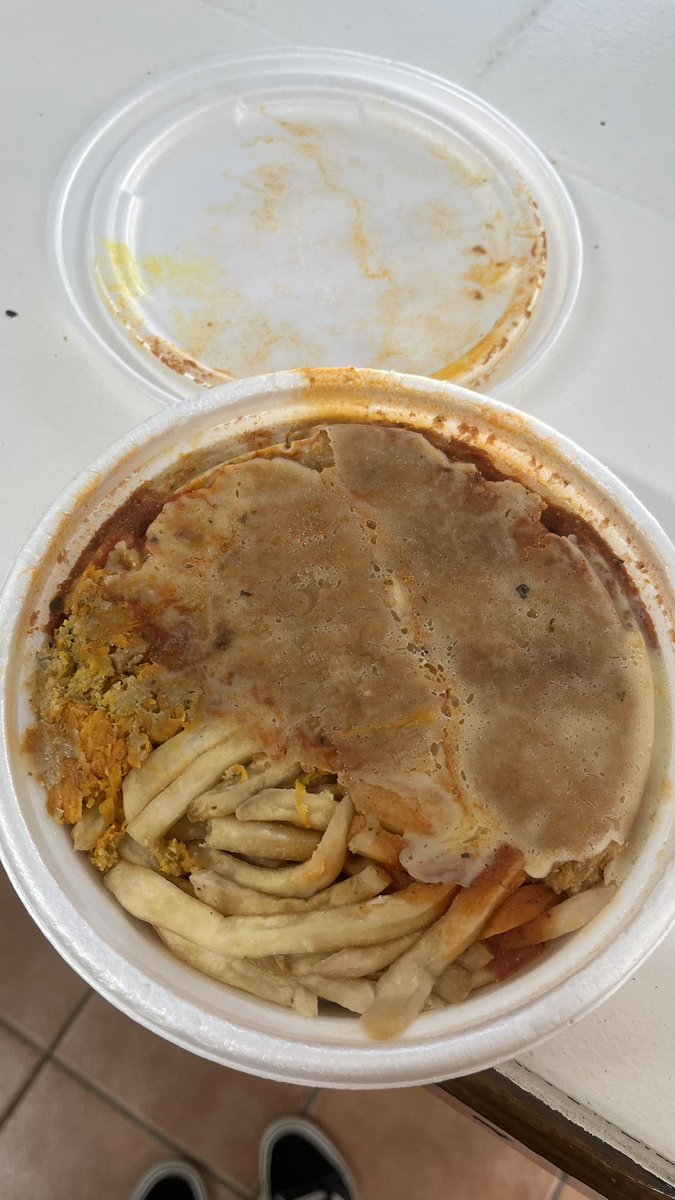 Clajuina's tweet photo. Gente, e nem dava pra comer isso. Eu seria paciente 0 de alguma contaminação https://t.co/Kxw4JHhqwc