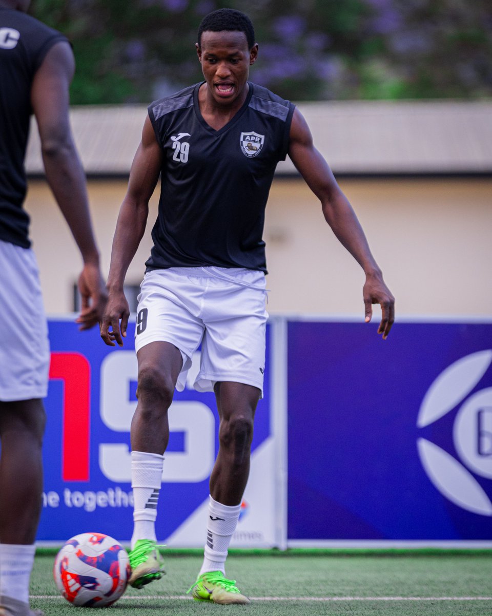 aprfcofficial's tweet photo. WARM-UP COMPLETE βοΈ π
β½οΈ β½οΈ
#APRFC #CLUBGIANT https://t.co/Uie2H2Q6Yd