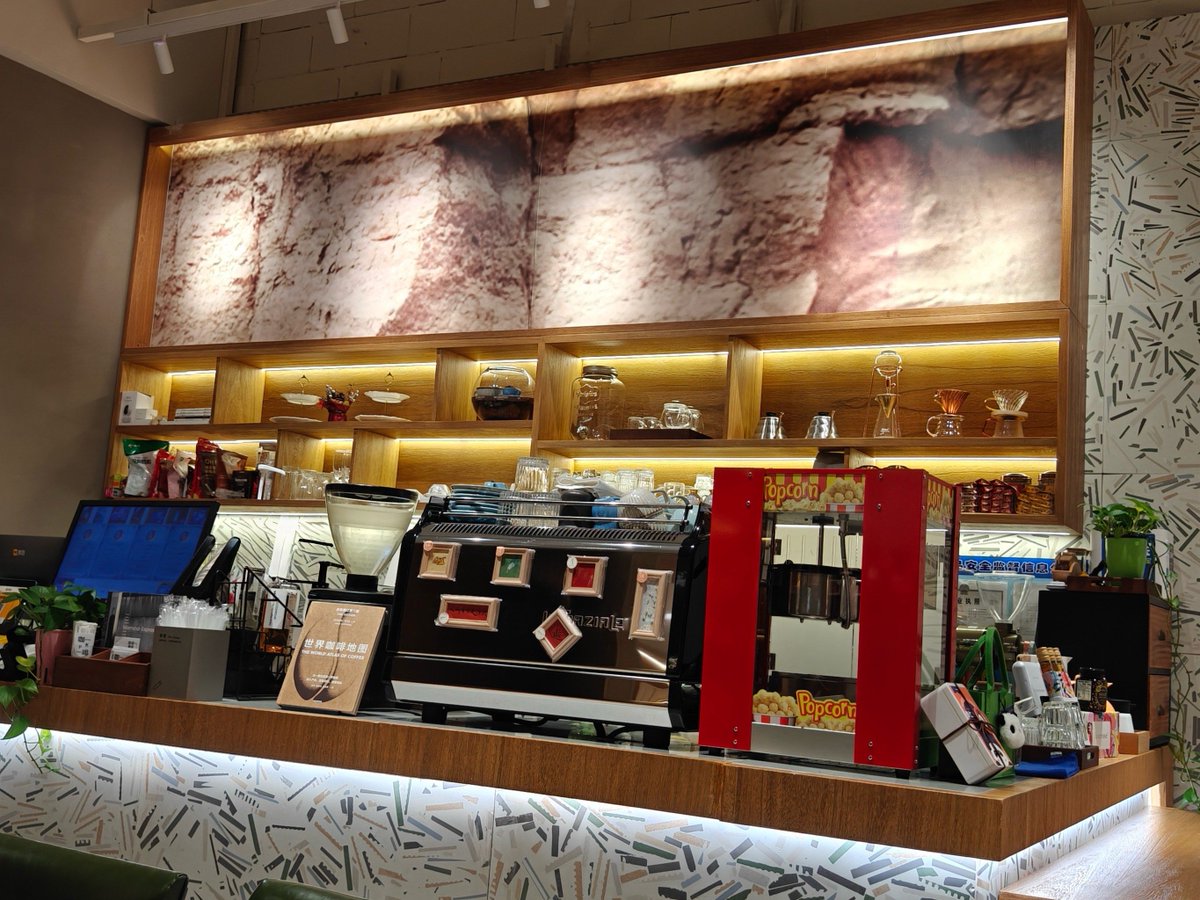 BryanLoudedq's tweet photo. Tried the new immersive coffee bar today—360° aroma displays + custom flavor matches made my morning so much more than a pick-me-up! https://t.co/fhwtbz7jmk