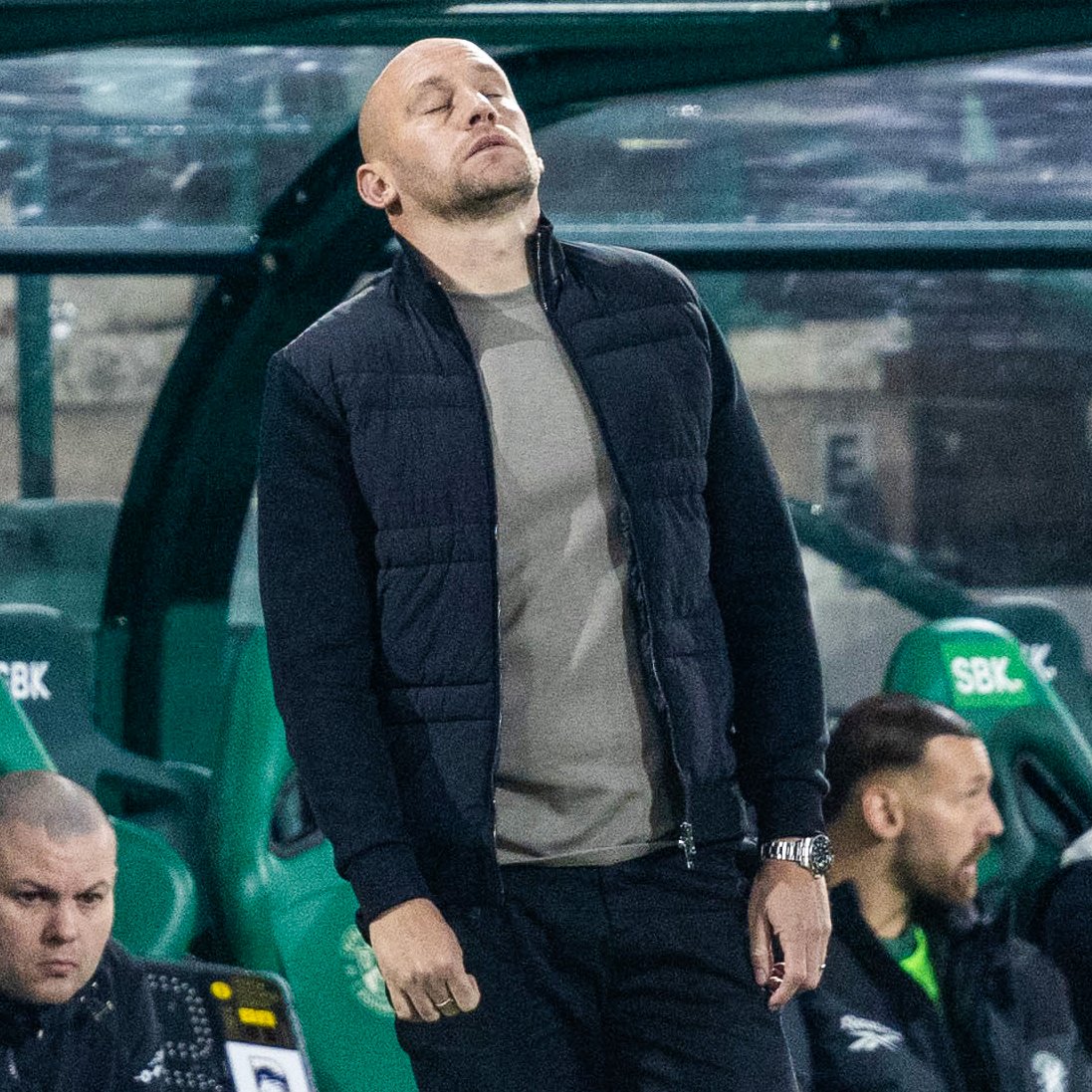ScotlandSky's tweet photo. 🚨 BREAKING: Hibernian have sacked head coach David Gray with the club ninth in the Scottish Premiership. https://t.co/8Pc7vxbb0A