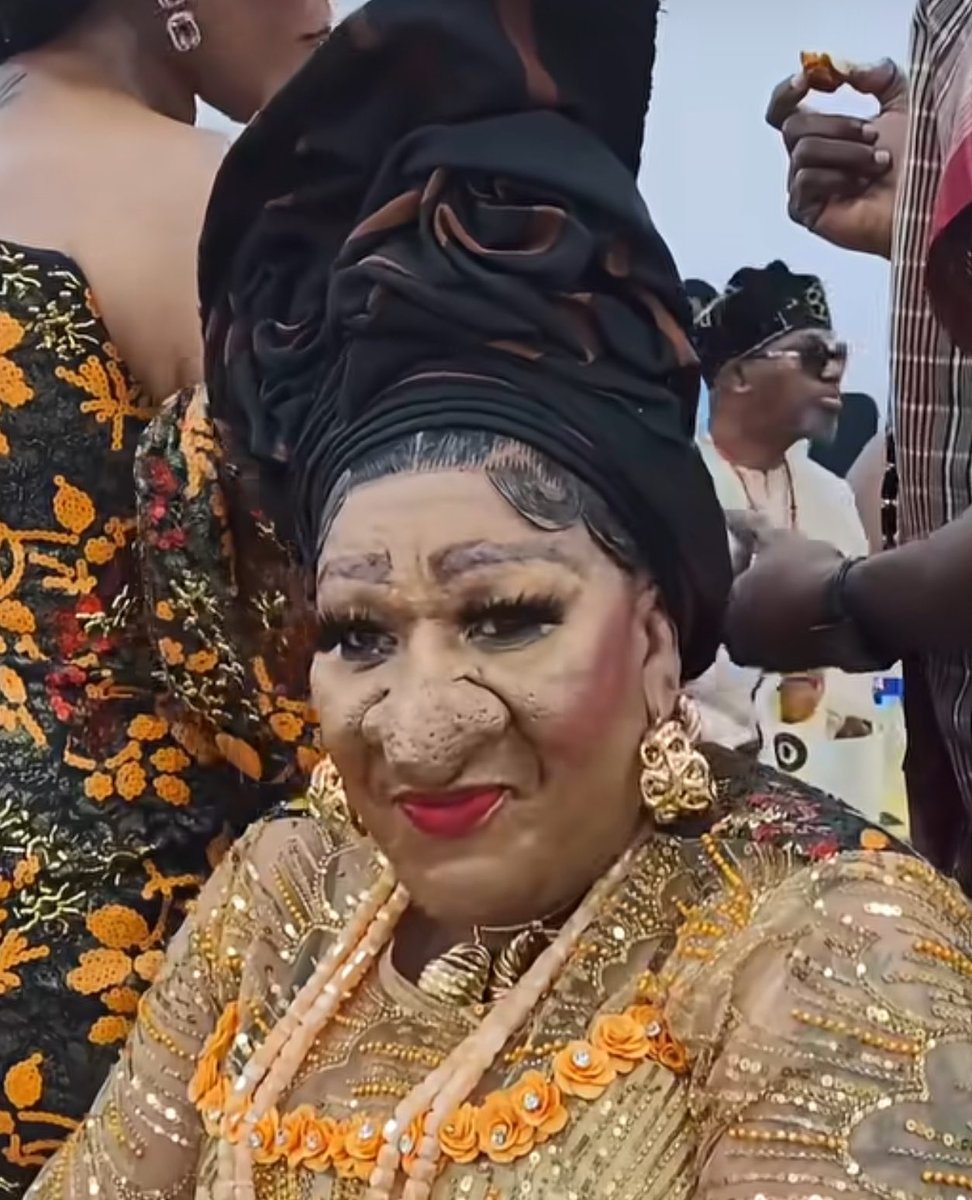 ope_falabs's tweet photo. Second time I’m seeing this woman, somebody tell me this nose is not real 😭 https://t.co/7Sm3BgxXWB