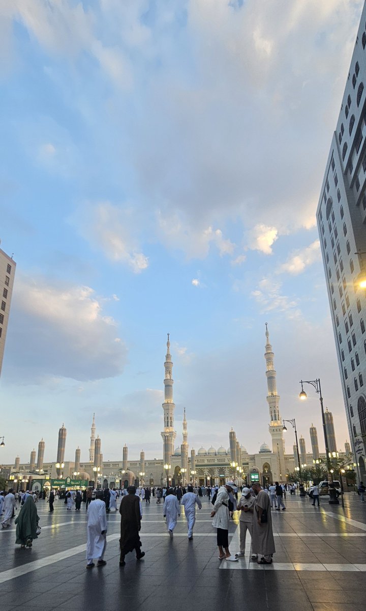 uzairedd's tweet photo. Something about the sky in masjid nabawi 🤌🏼 https://t.co/7NXpwC6U2l