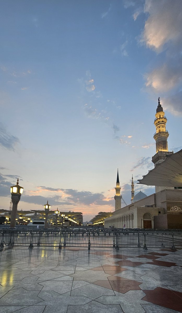 uzairedd's tweet photo. Something about the sky in masjid nabawi 🤌🏼 https://t.co/7NXpwC6U2l
