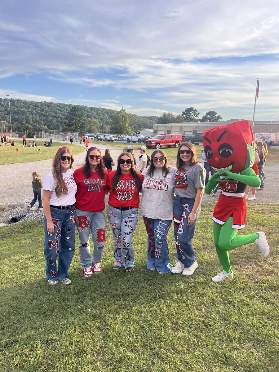 ShellJean22's tweet photo. Nothing like Rambler Pride 🏈🌹@TMobile @RoseBudRamblers #FN5GL #Entry #Rally4RB https://t.co/oltSBZJBkY