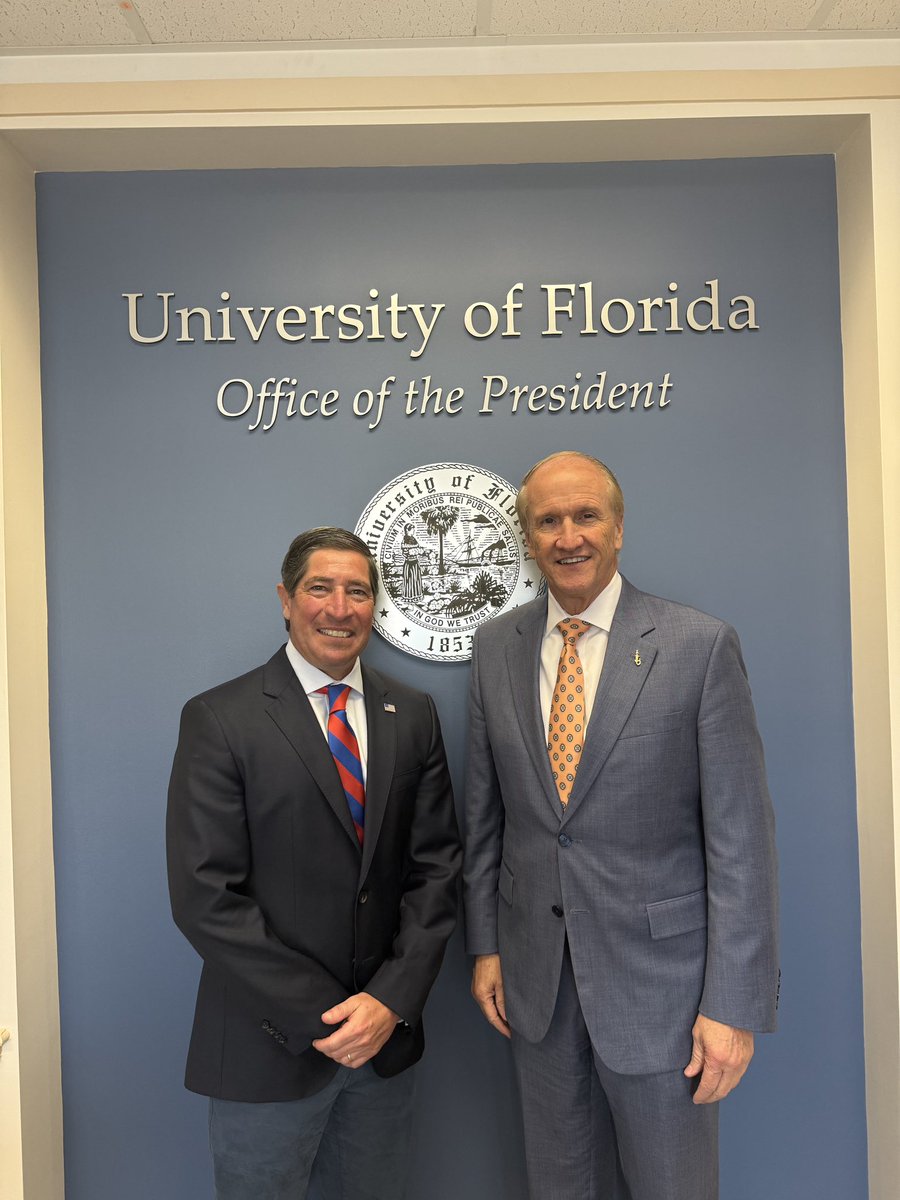 USOPM's tweet photo. Director @skupor visited @UF to meet with students about https://t.co/7dyTxIbuPq and hosted a fireside chat with @bennyjohnson https://t.co/GWq5RJ869N