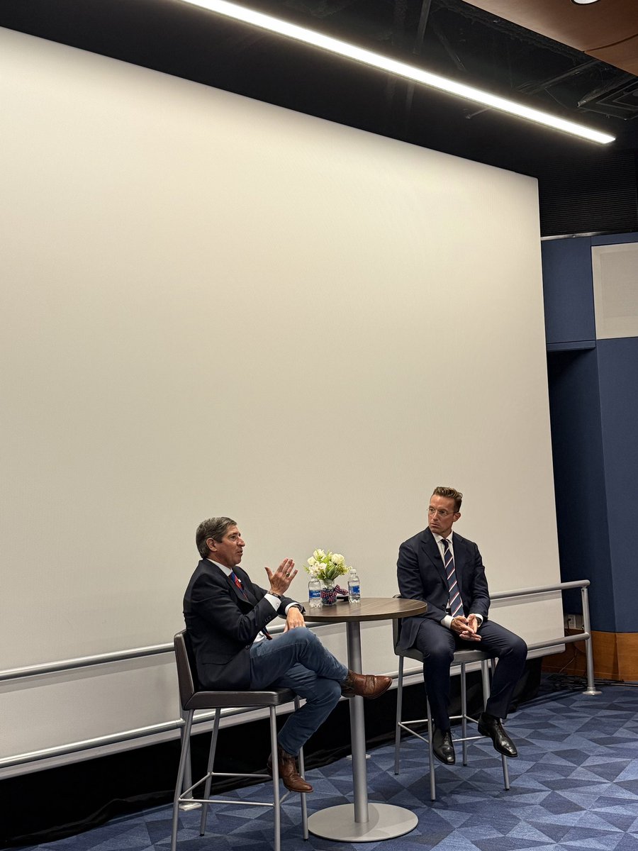 USOPM's tweet photo. Director @skupor visited @UF to meet with students about https://t.co/7dyTxIbuPq and hosted a fireside chat with @bennyjohnson https://t.co/GWq5RJ869N