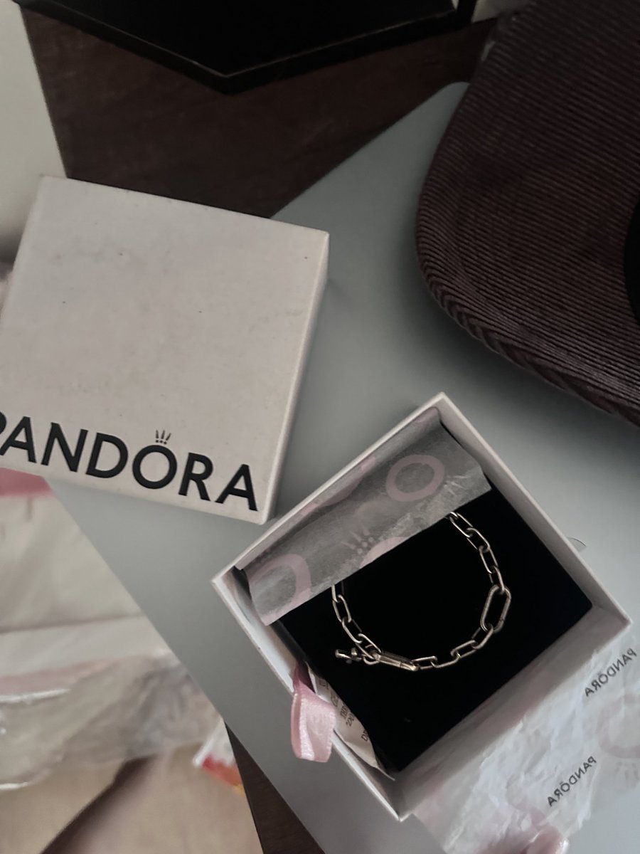gh8ptt's tweet photo. ส่งต่อ pandora 2,500 พร้อมโอนลดได้ size 16
🦦 ได้ charm ได้กล่อง ได้ทุกอย่างตามรูป 
🦦 ขอดูเพิ่มเติม สอบถามได้ค่ะ 
🦦 กล่องมีเปื้อน ๆ ขอดูได้ค่ะ เอาไปล้างให้ก่อนส่งค่ะ 
 #pandora #pandorathailand #ตลาดนัดpandora #ตลาดนัดแพนโดร่า https://t.co/8uZRNQ2AHH