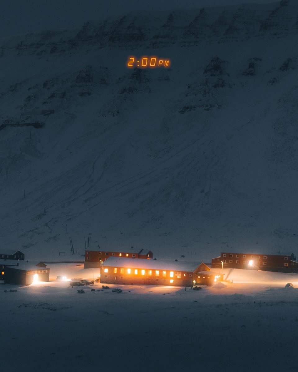 visualsofearth1's tweet photo. 24/7 darkness in the world's most northern town. https://t.co/Z091PTd3M4