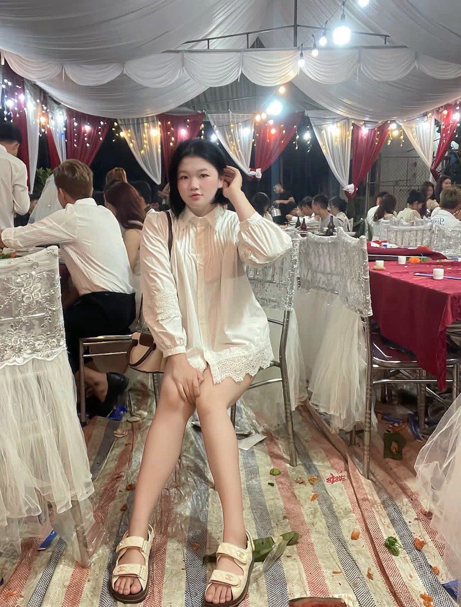 gaithemcac's tweet photo. Minh Ánh, con đĩ có người yêu rồi mà vẫn thèm địt như con chó cái động dục.Có bạn trai rồi mà cái lồn của mày vẫn ngứa ngáy, vẫn thèm cặc lạ, vẫn muốn bị địt tơi bời. Đúng là con đĩ phản bội, con đĩ dâm đãng, thg người yêu ngu ngốc nó thật nhục nhã 😏😏 https://t.co/KDU0pExvLr