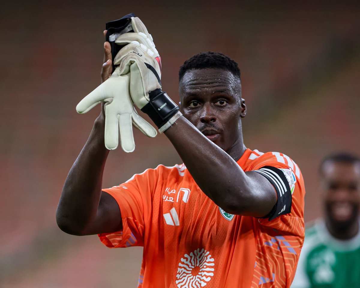 xoia_7's tweet photo. Édouard Mendy, our captain, we want all of you to embrace the responsibility of bringing the red cup back to Jeddah.

Give everything you have, fight for every moment, and leave it all on the pitch. 💚🙏

#WaitingForTheCupInJED 

@edou_mendy_ https://t.co/aqcpIWpmeh