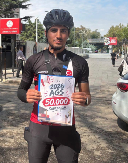 Yasingrms0's tweet photo. ✅ Yolculuk tamamlandı

2026 AGS puanıyla 50 bin öğretmen ataması talebiyle Adıyaman'dan Ankara'ya pedal çeviren öğretmenimiz Milli Eğitim Bakanlığ��na dosyasını sundu. https://t.co/JHVvoei9or