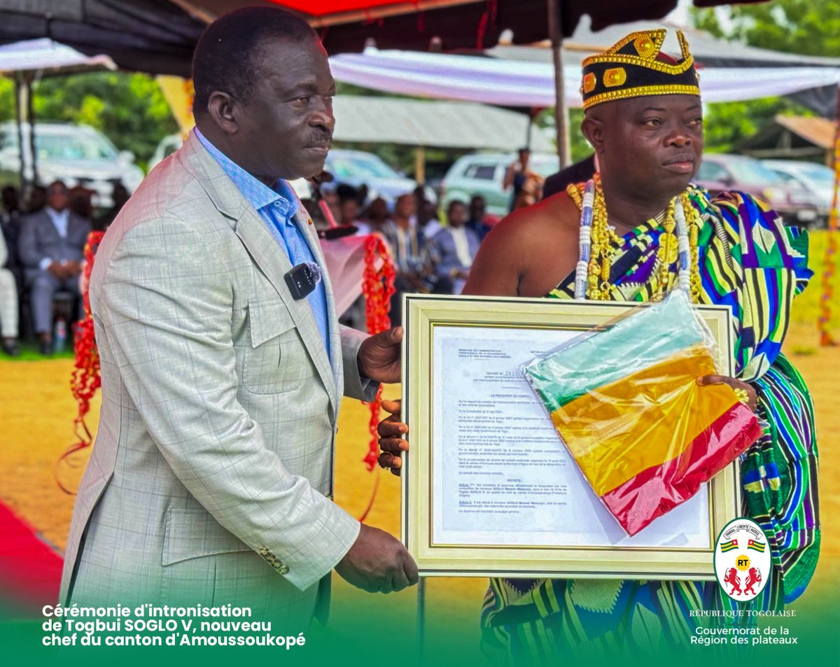 GouvPlateaux's tweet photo. Amoussoukopé : un nouveau chef officiellement intronisé à la tête du canton

Le canton d’Amoussoukopé a désormais un nouveau chef. Il s’agit de Togbui SOGLO V, choisi par le conseil coutumier pour succéder au feu Togbui SOGLO IV, ancien chef canton d’Amoussoukopé. https://t.co/rm7lg2qMXi