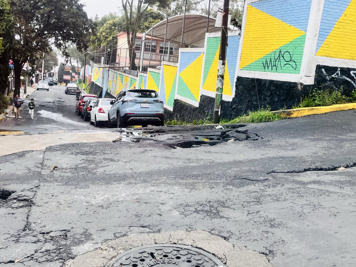brizuelasoy's tweet photo. @Gabyosoriohdz @CESACT ¿Nos pueden ayudar a reparar estas calles? Es terrible pasar por aquí.
Hecelchakán y Chapab. Cuchilla de Padierna. https://t.co/FR8HXMfzFO